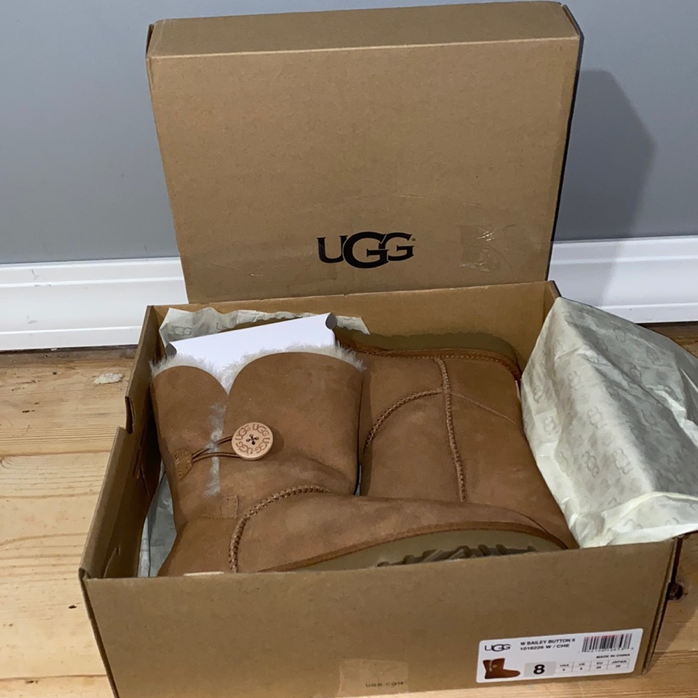 Brand new never worn Bailey Button Uggs